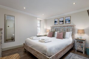 3 bedrooms, iron/ironing board, WiFi, bed sheets - The Tranquil Auchterarder 3-bed Cottage (Perth and Kinross)