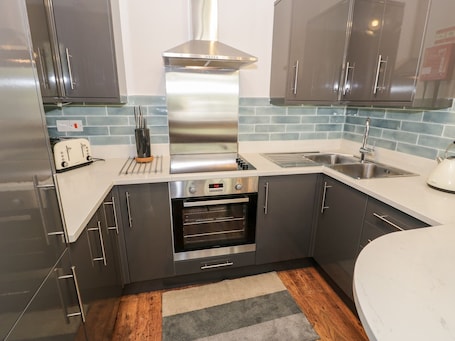 Fridge, dishwasher, electric kettle, toaster