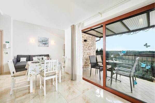 TV, fireplace - Elia Apartments - Apartment With Sea View (Savudrija)