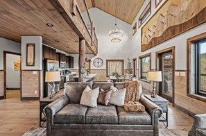 Living area - Indoor Pool/Theater Rm/Hot Tub/Mtn view/Grill (Sevierville)
