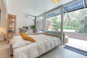 1 bedroom, WiFi - King-size bed with terrace and Air Conditioning!
 (Las Condes)