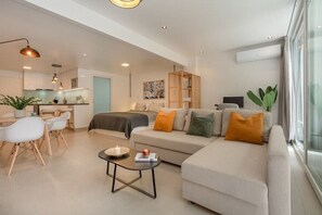 TV - King-size bed with terrace and Air Conditioning!
 (Las Condes)