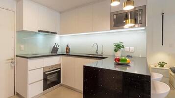 Fridge, microwave, oven, stovetop