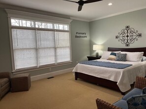 4 chambres, coffres-forts dans les chambres, bureau