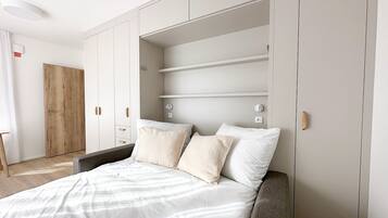 Apartment, 2 Bedrooms, Smoking, Balcony | 2 bedrooms