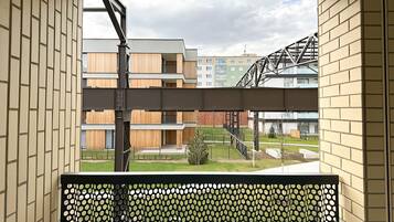 Apartment, 2 Bedrooms, Smoking, Balcony | Property grounds