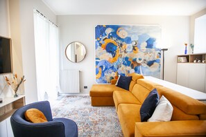 Departamento Deluxe | Área de sala de estar | Televisión de pantalla plana 