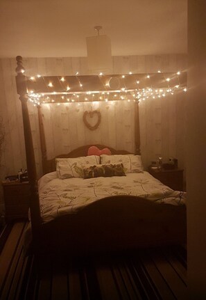 1 bedroom, iron/ironing board, free WiFi, bed sheets - The Pigsty @ Sunnyside.

Dog friendly cosy cottage with secure garden (Covenham Saint Bartholomew)