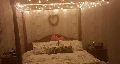 The Pigsty @ Sunnyside.
Dog friendly cosy cottage with secure garden