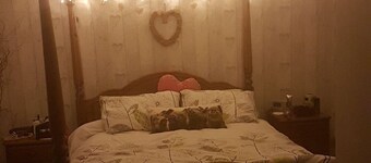 The Pigsty @ Sunnyside.
Dog friendly cosy cottage with secure garden