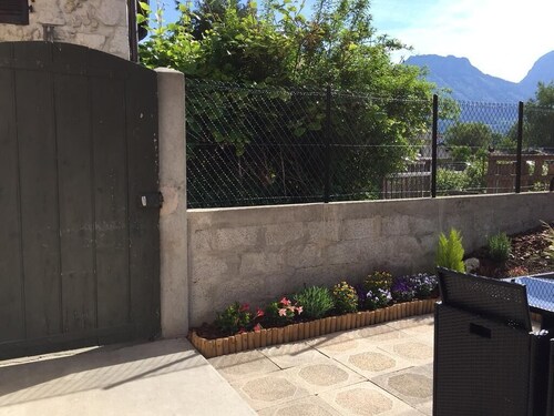 Maison de Charme " Les Cyclamens" à 2 pas à Pied du lac