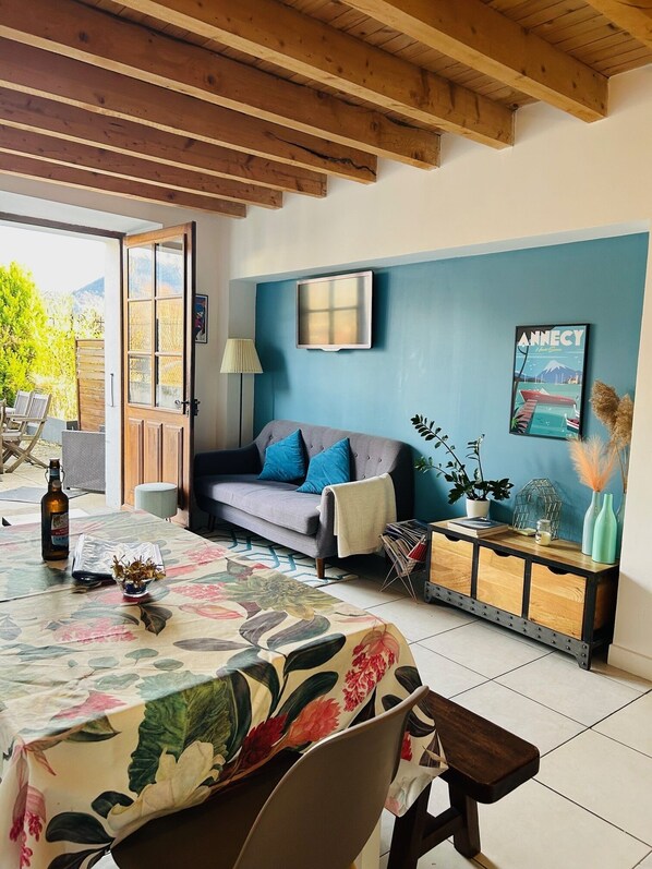 Living area - Maison de Charme " Les Cyclamens" à 2 pas à Pied du lac (Saint-Jorioz)