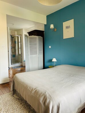 4 habitaciones, tabla de planchar con plancha y wifi gratis 