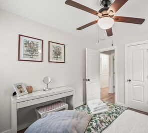 3 soverom, strykejern/-brett, wi-fi (inkludert) og sengetøy