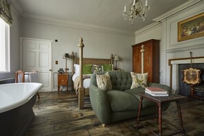 Comfy Luxe | Allergitestet sengetøy, minibarvarer (inkludert) og safe på rommet