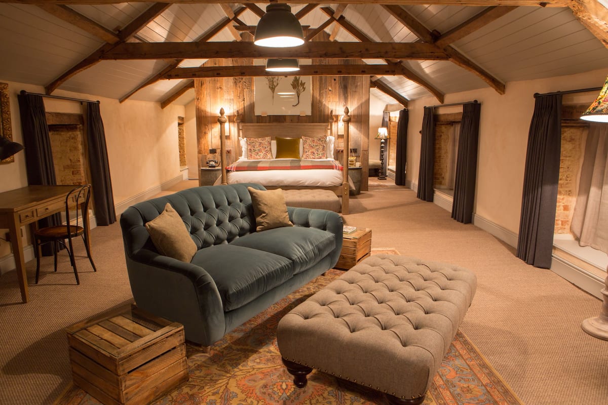 The Hayloft (Hideaway) | Hypoallergeen beddengoed, een minibar met enkele gratis items