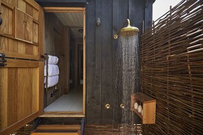 Stream Wagons | Badeværelse | Hårtørrer, badekåber, håndklæder