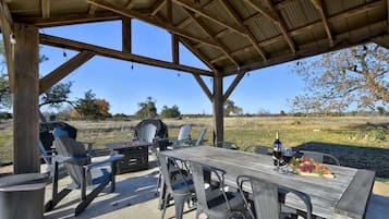 Cottage, Multiple Beds, Lanai (871 Old Harper- Cmbo) | Outdoor dining