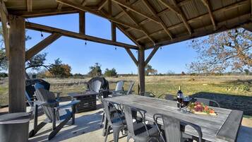 Cottage, 1 King Bed, Patio (871 Old Harper #3) | Outdoor dining