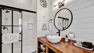 Cottage, 1 King Bed, Patio (871 Old Harper #3) | Bathroom | Towels