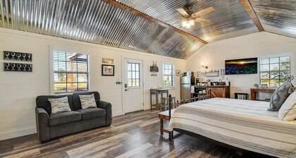 Wine Country Cottage With Scenic Hill Country Views