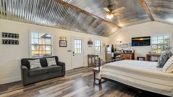 Cottage, 1 King Bed, Patio (871 Old Harper #3)