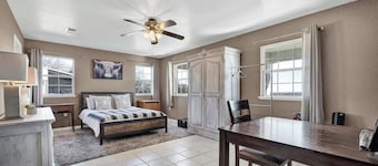 Casa Blanca: Hot-tub, Fire Pit, Hill Country Views