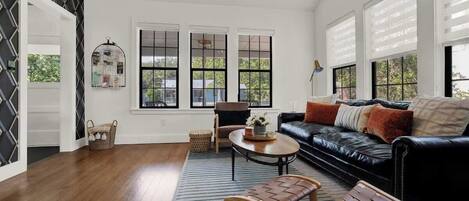 House, Multiple Beds, Kitchen, Garden View (412 W Schubert St.) | Living area