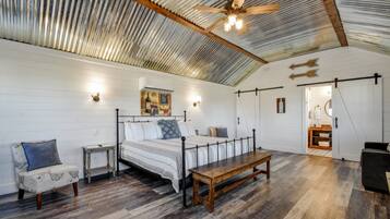 2 bedrooms, individually decorated, individually furnished, desk