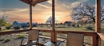 Holy Cow Cottage With Amazing Hill Country Views