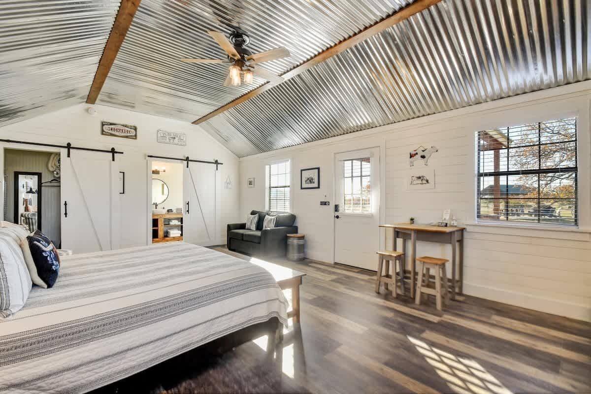 Cottage, 1 King Bed, Patio (871 Old Harper #1)