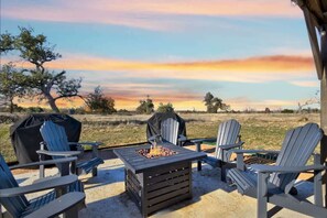 Cottage, 1 King Bed, Patio (871 Old Harper #1) | Terrace/patio