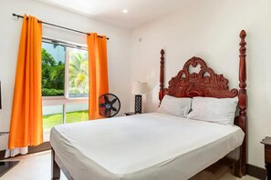 2 bedrooms, iron/ironing board, free WiFi, bed sheets - Apt - Gated Community-sleeps 4-balcony-parking (Runaway Bay)