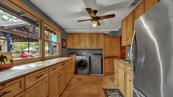 House, Multiple Beds, Pool Access | Private kitchen | Stovetop, coffee/tea maker