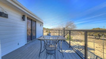 Talo, 1 parisänky, patio (240 Stony Hills Rd) | Ulkoruokailutilat