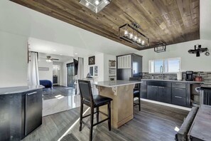 Maison, 1 lit double, patio (240 Stony Hills Rd) | Cuisine privée