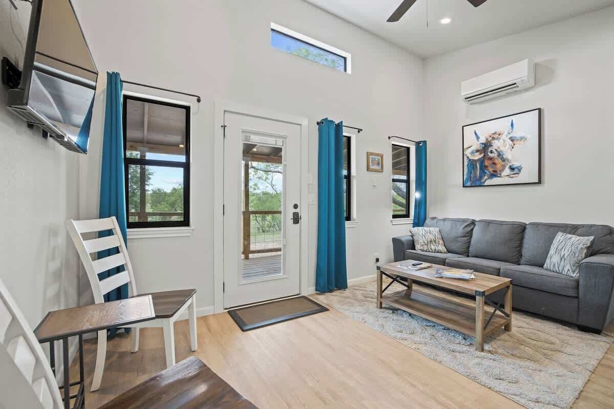 Cottage, Multiple Beds, Hot Tub, River View (3565 Morris Ranch Mi) | Living area