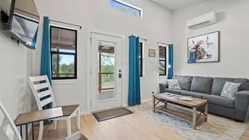 Ferienhaus, Mehrere Betten, Whirlpool, Flussblick (3565 Morris Ranch Mi) | Wohnbereich