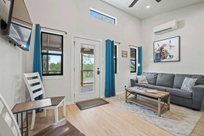 Cottage, Multiple Beds, Hot Tub, River View (3565 Morris Ranch Mi) | Living area