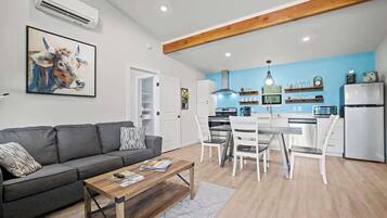 Cottage, plusieurs lits, bain à remous, vue fleuve (3565 Morris Ranch Mi) | Coin séjour