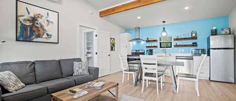 Ferienhaus, Mehrere Betten, Whirlpool, Flussblick (3565 Morris Ranch Mi) | Wohnbereich