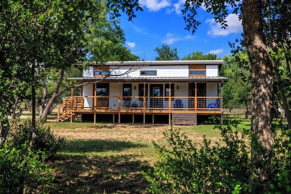 Exterior - Mimosa Waterfront With Hot Tub (Fredericksburg)