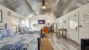 Cottage, Multiple Beds, Patio | Interior