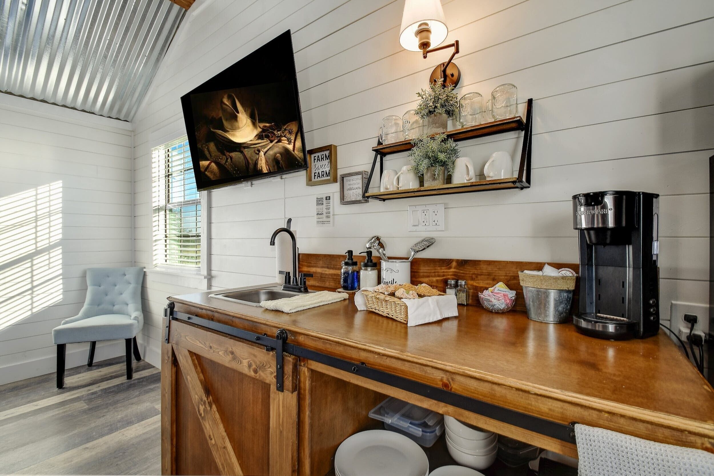 코티지, 침대(여러 개), 파티오 | 전용 주방 | 커피/티 메이커