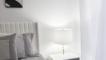 1 habitación, escritorio, tabla de planchar con plancha y wifi