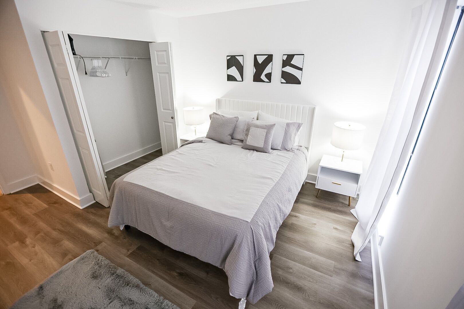 1 habitación, escritorio, tabla de planchar con plancha y wifi 