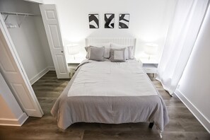1 habitación, escritorio, tabla de planchar con plancha y wifi 