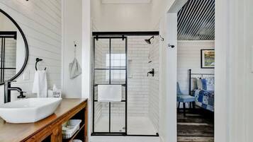 Cottage, 2 Queen Beds, Patio (871 Old Harper #2) | Bathroom | Towels