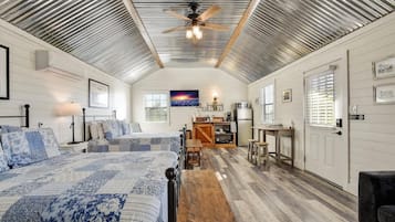 Cottage, 2 Tempat Tidur Queen, patio (871 Old Harper #2) | 1 kamar tidur dan didekorasi berbeda-beda