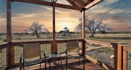 Bonny Bluebonnets Cottage With Stunning Hill Country Views